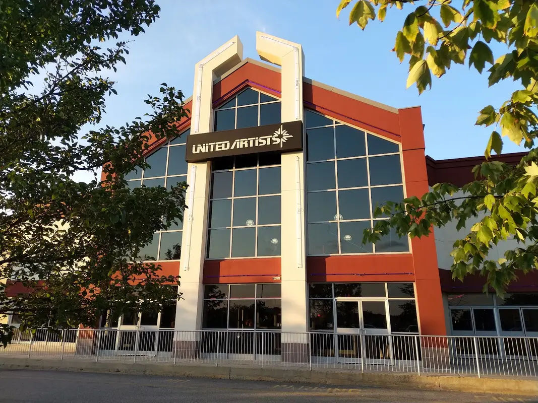 Regal UA Grant Plaza in Philadelphia - Photo 1