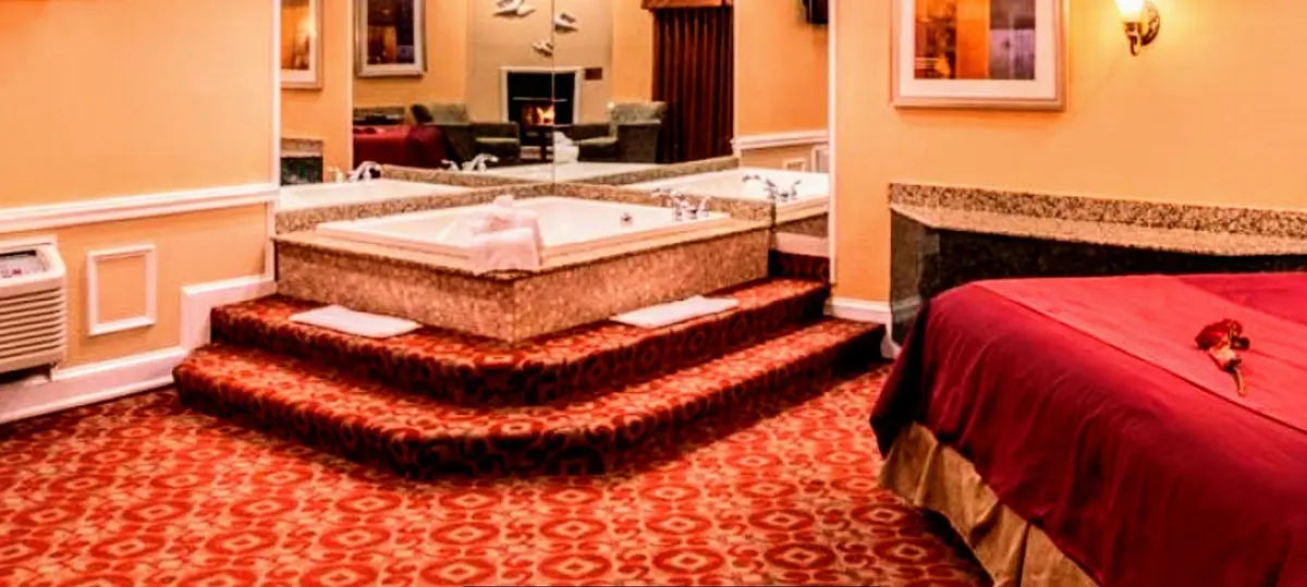 Inn of the Dove at Bensalem-Jacuzzi & Fireplace Suites in Bensalem - Photo 1