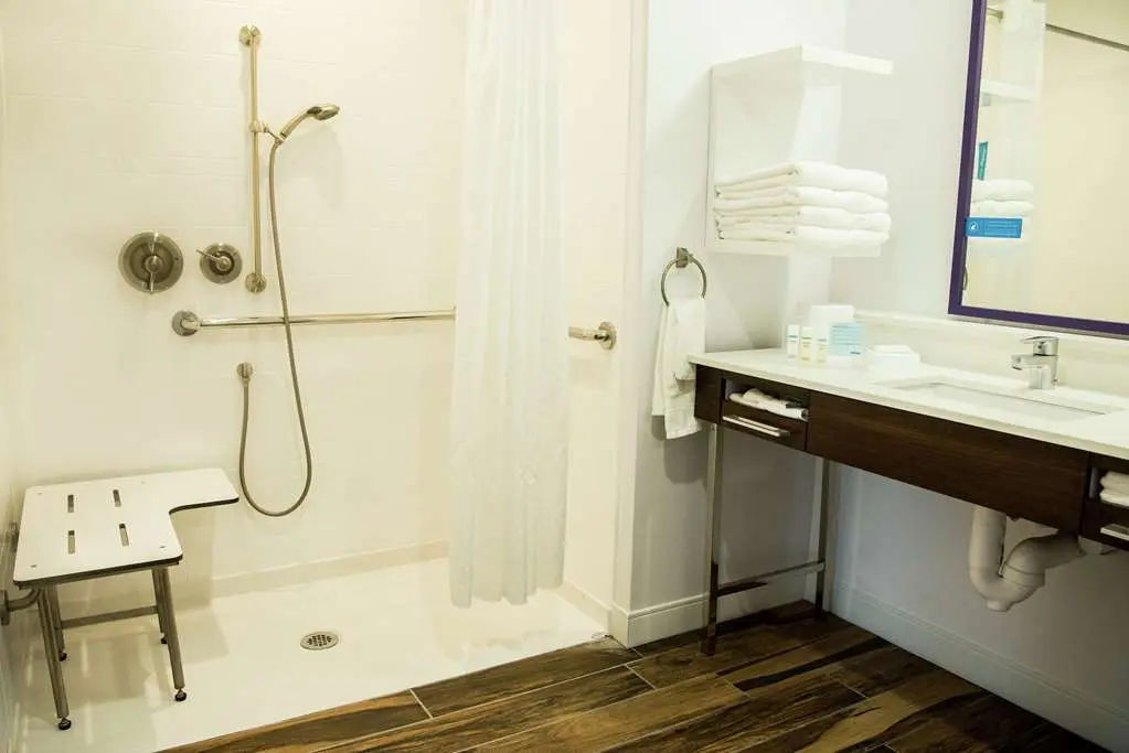 Hampton Inn & Suites Warrington Horsham in Warrington - Photo 3