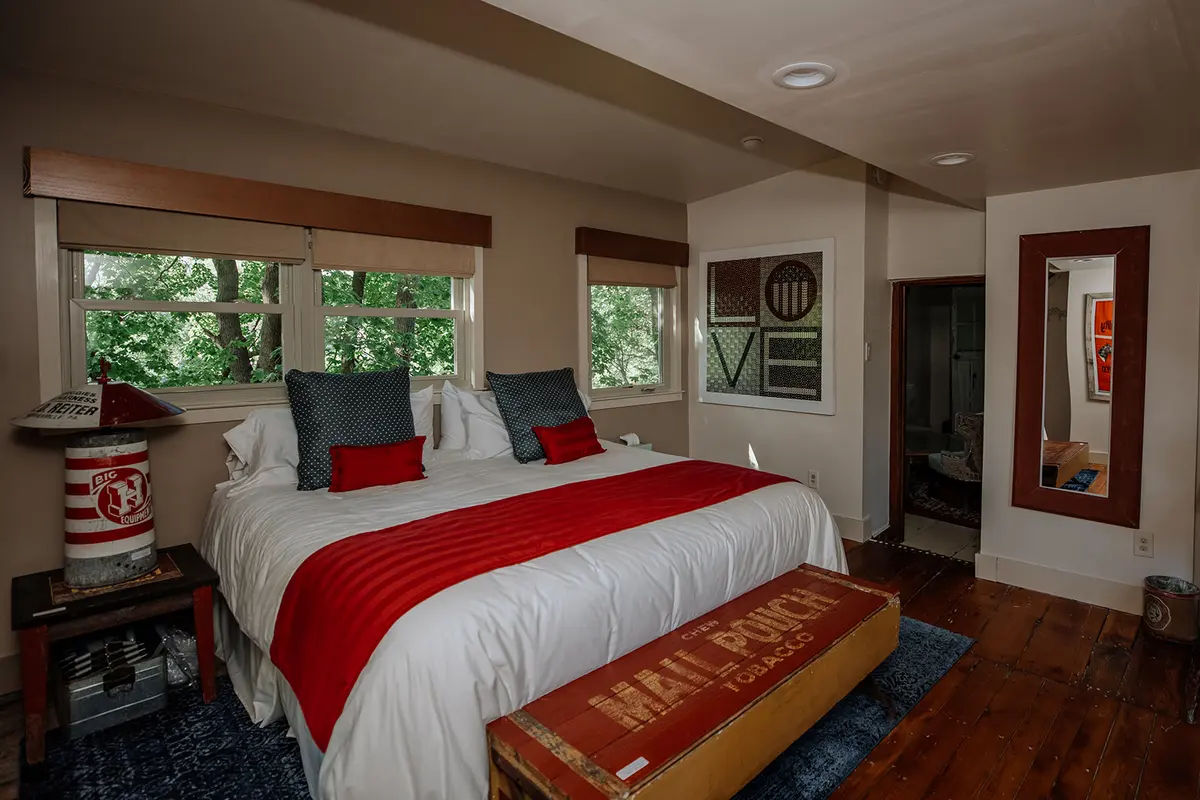 Galvanized America Inn and Art Gallery in Pipersville - Photo 1