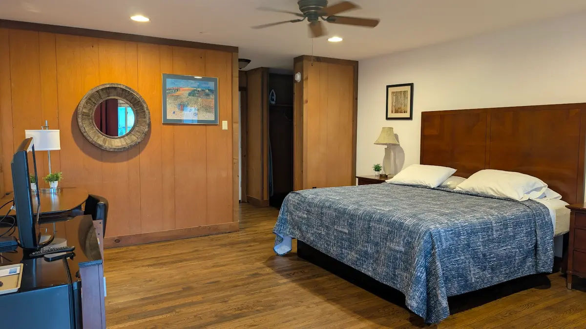 New Hope Lodge in New Hope - Photo 4