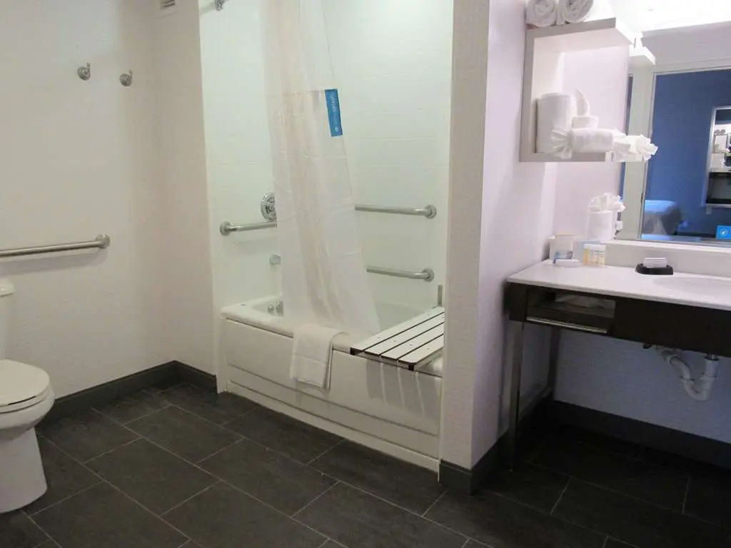 Hampton Inn & Suites Newtown in Yardley - Photo 2