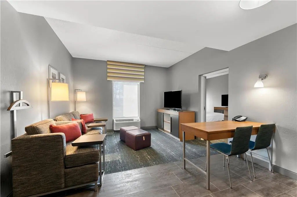 Hampton Inn & Suites Newtown in Yardley - Photo 3