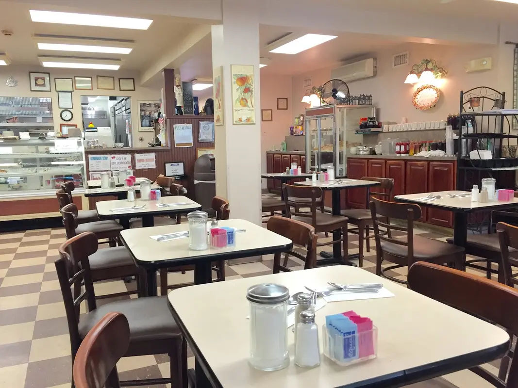 Mil-Lee's Diner in Yardley - Photo 4