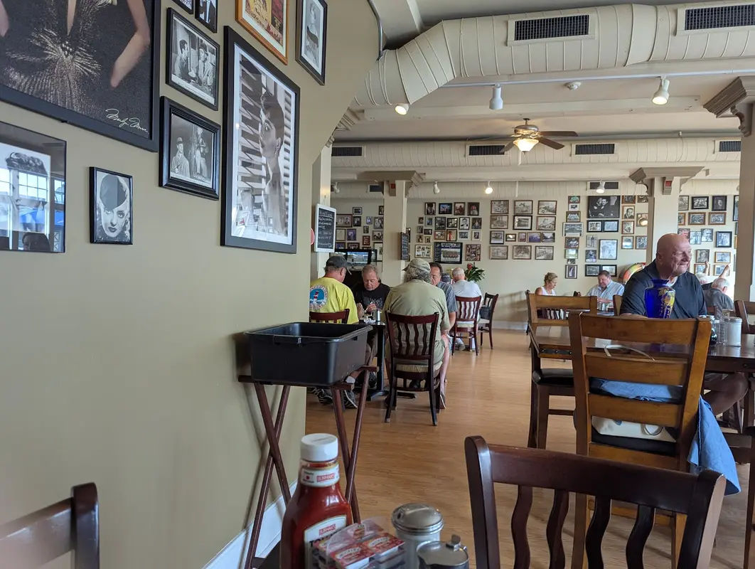 Sunday's Deli & Restaurant photo 5