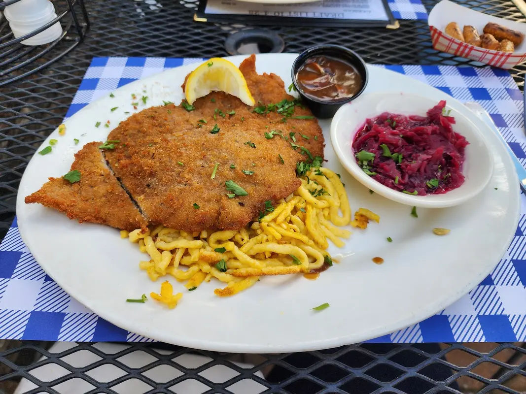 Newportville Inn in Levittown - Photo 4