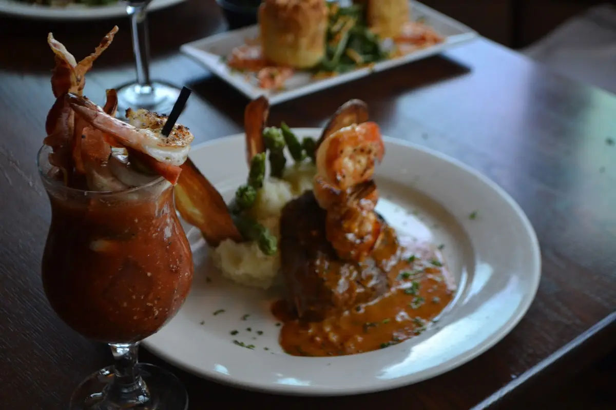 Green Parrot in Newtown - Photo 2