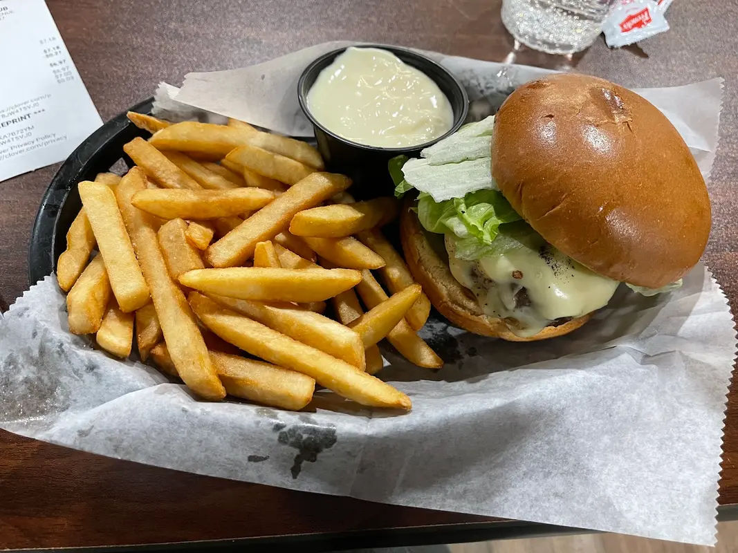 Sadie's Irish Pub in Bristol - Photo 4