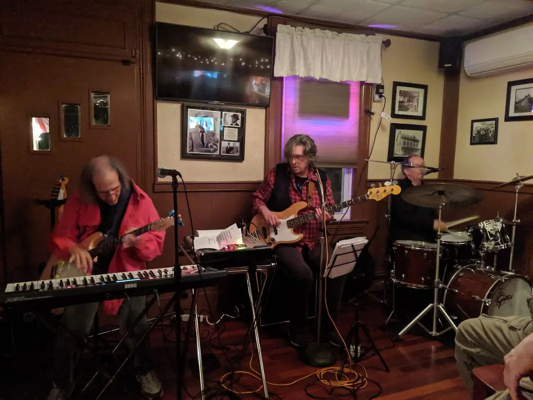 Ottsville Inn in Ottsville - Photo 2