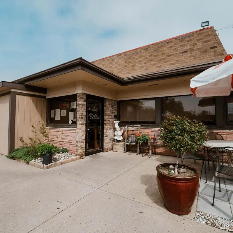 La Villa Pizza & Family Restaurant in Morrisville - Photo 4