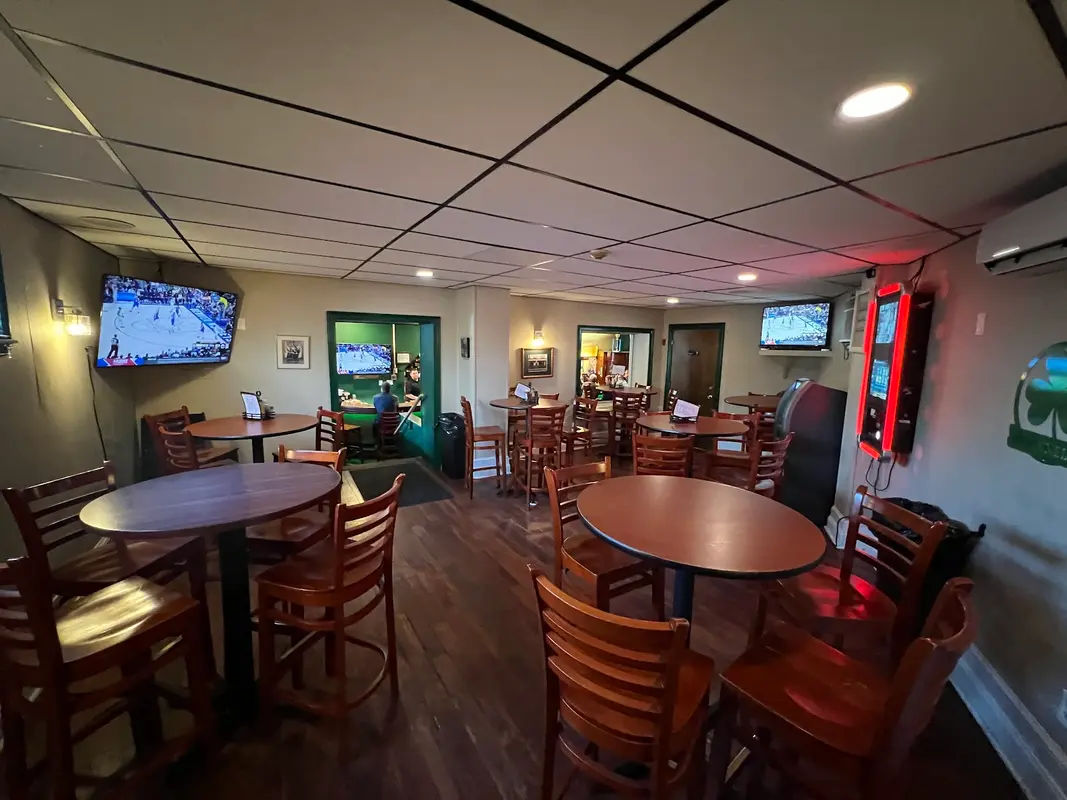 O'Connell's Tavern in Springfield - Photo 2