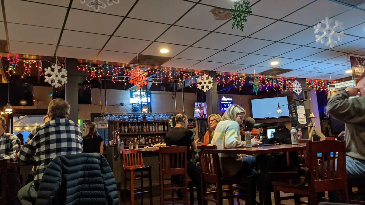 Clubhouse Bar & Grill/Pizzeria in Newtown - Photo 3