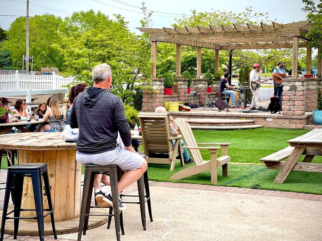 Stone's Throw Pub at Shady Brook Farm