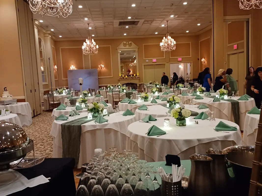 Maggio's Restaurant, Bar & Ballroom in Southampton - Photo 4