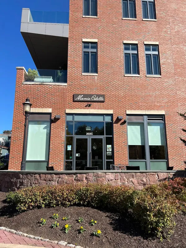 Mamie Colette in Newtown - Photo 4