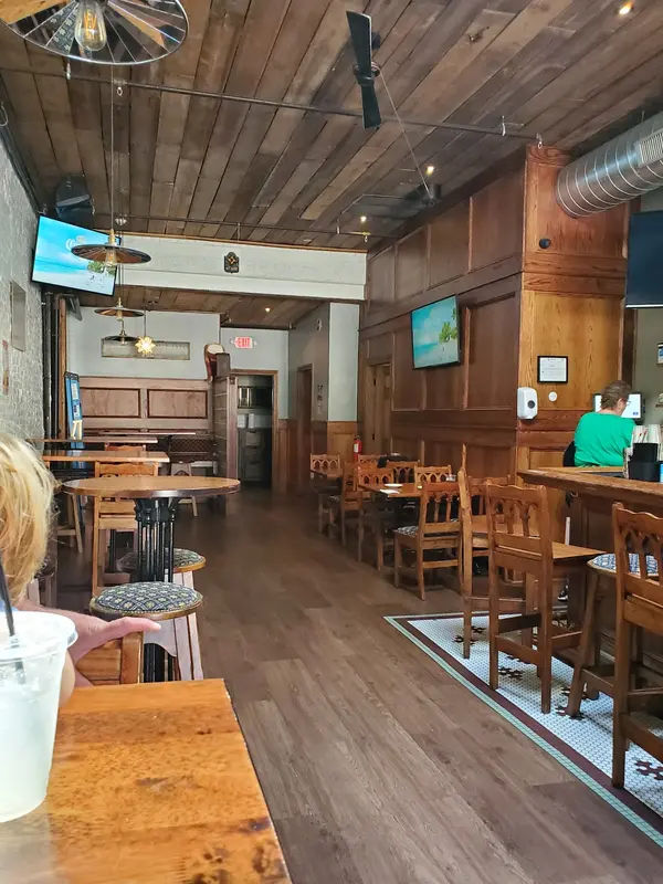 Saxers Pub in Springfield - Photo 4