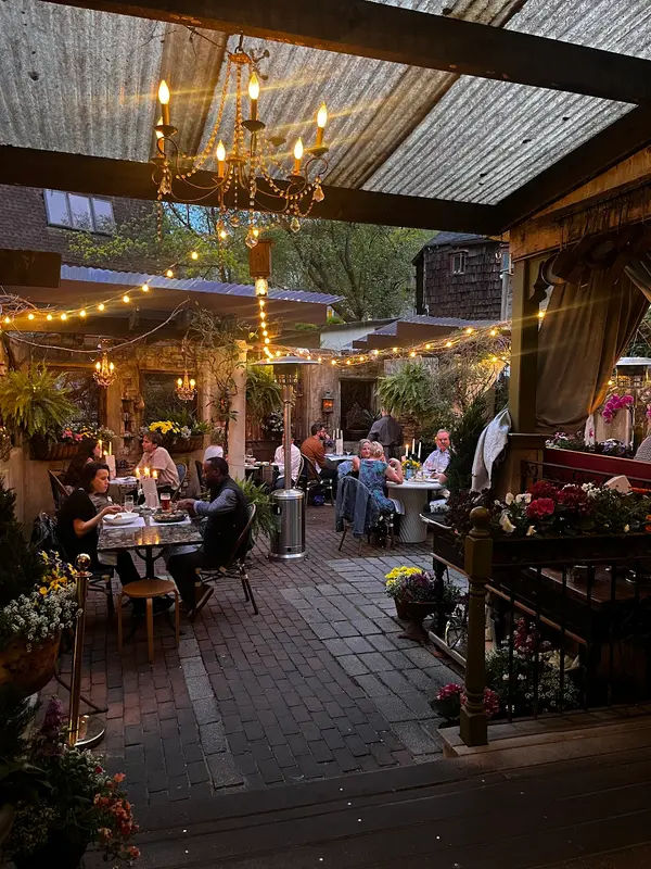 Zoubi Restaurant & Bar