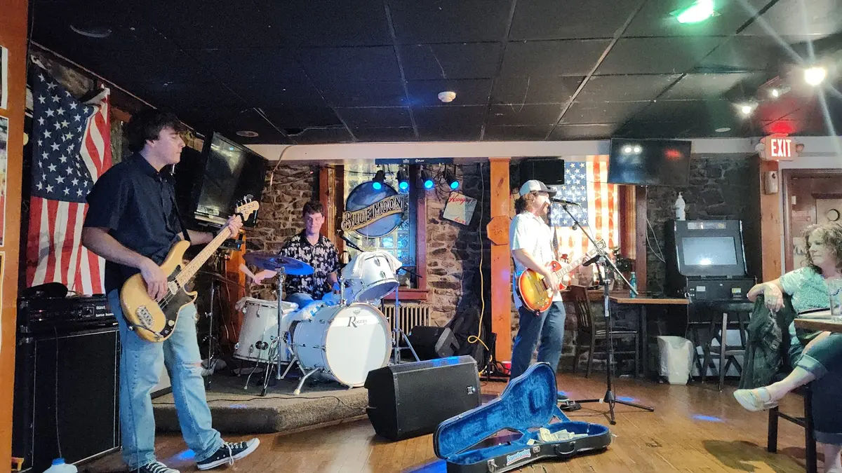 Trum Tavern, Inc in Trumbauersville - Photo 4