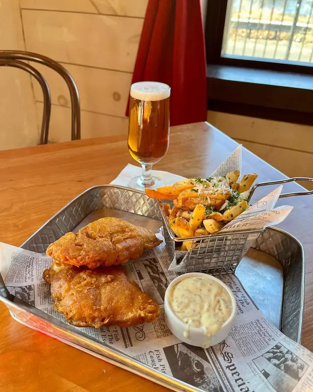 The Narrows Restaurant, Bar & Inn in Upper Black Eddy - Photo 2