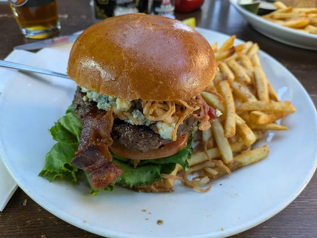 Isaac Newton's Bar & Restaurant in Newtown - Photo 3