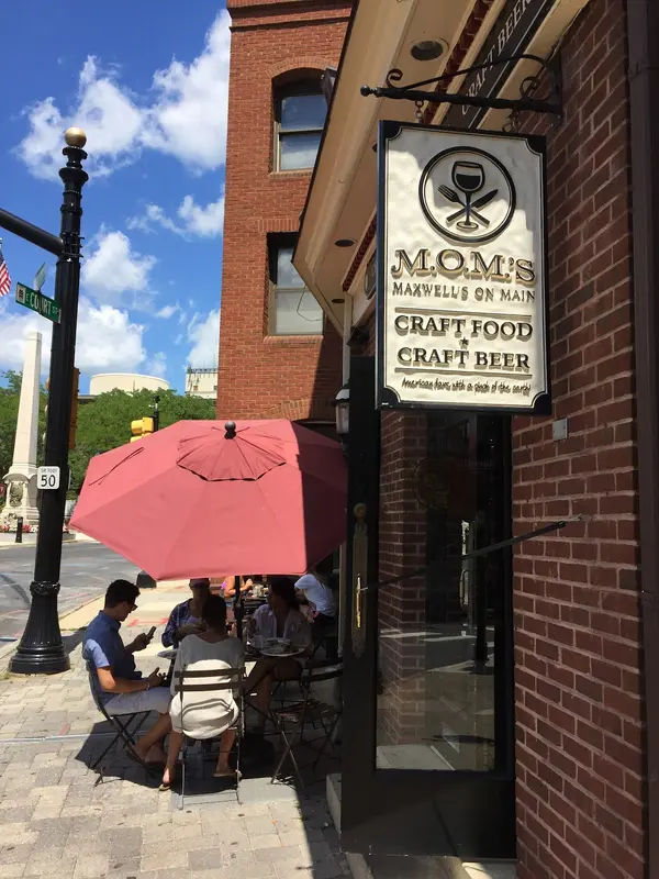 Maxwell's On Main (MOMs) photo 5