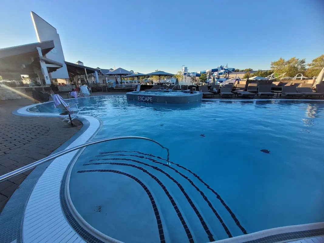 Escape Resort, Restaurant & Bar in Newtown - Photo 2