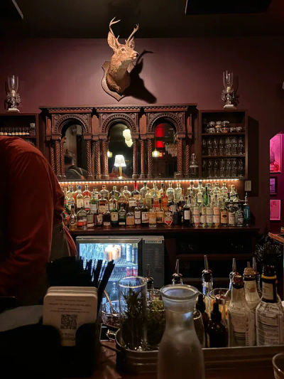 Bar restaurant Daddy Tom's Cocktail Lounge in Bristol, Bucks County, PA