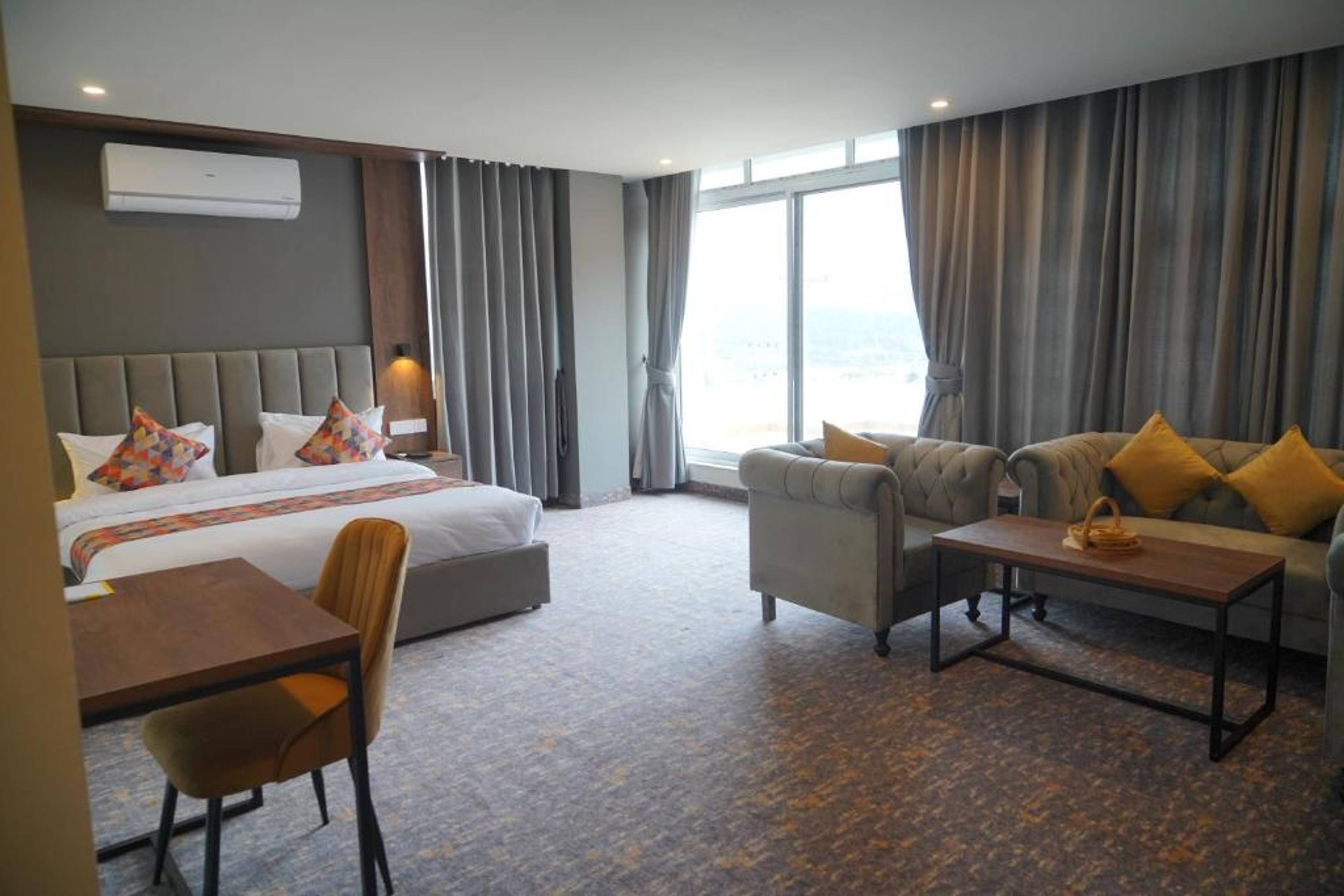 Executive Suite — photo 1