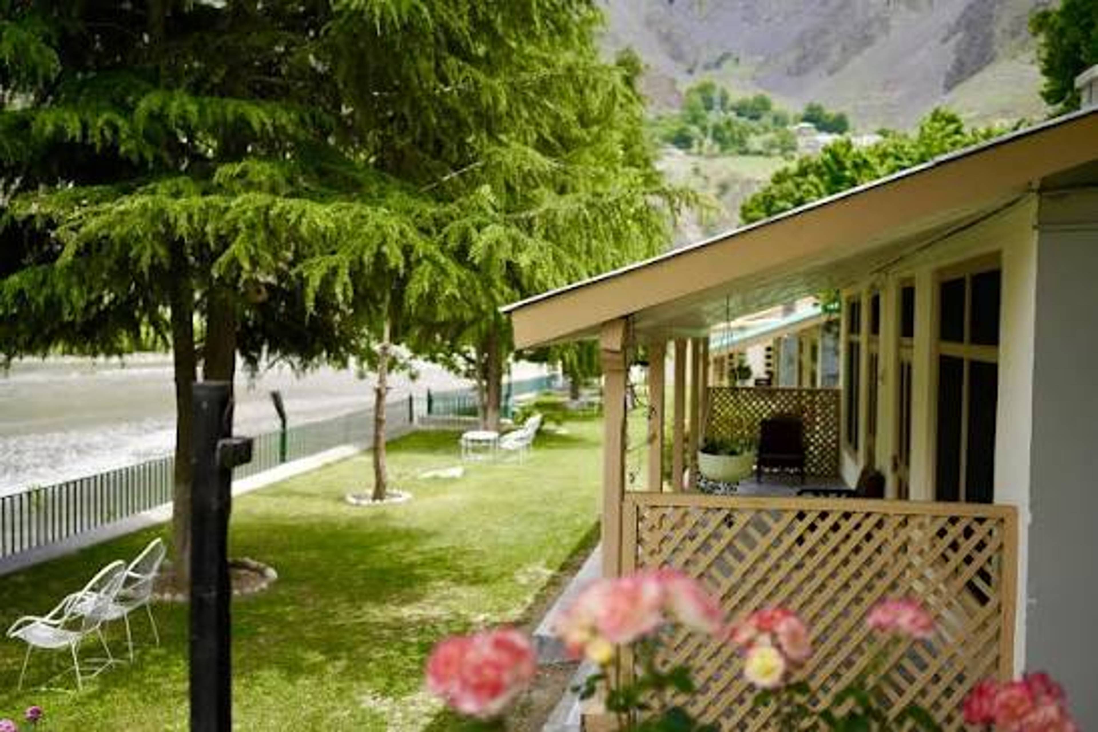 Pamir Riverside Inn photo 2