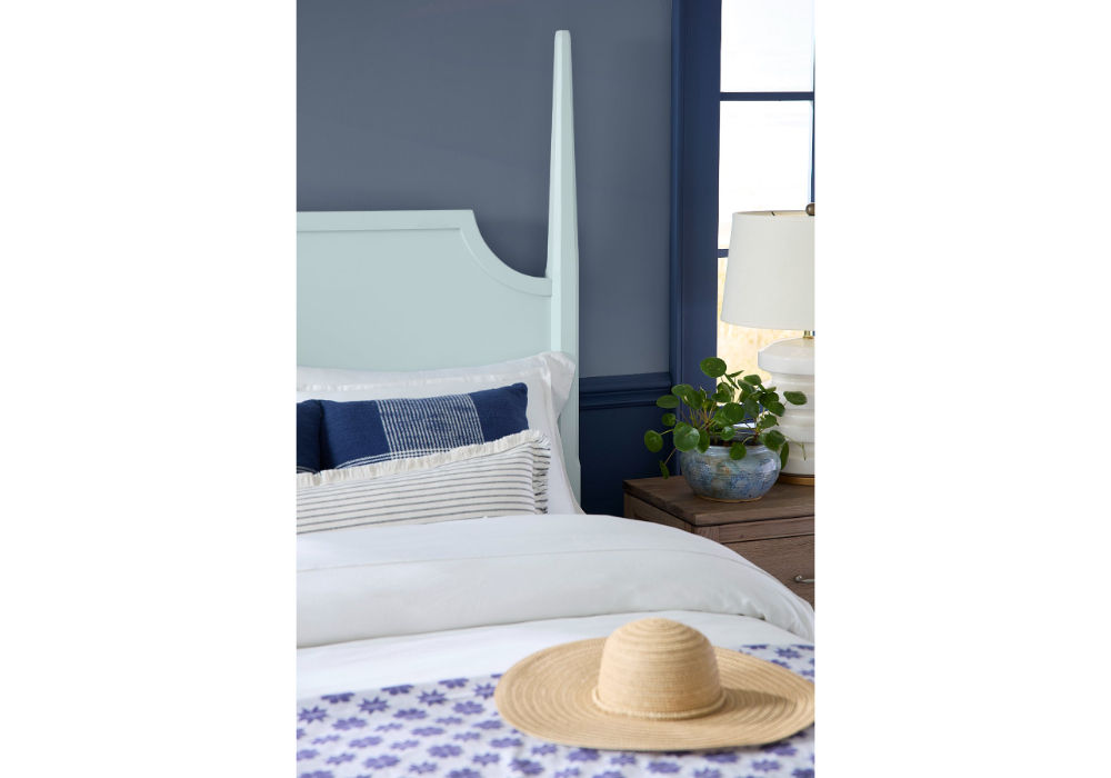 PENCIL POSTER BED - Detail Shot image