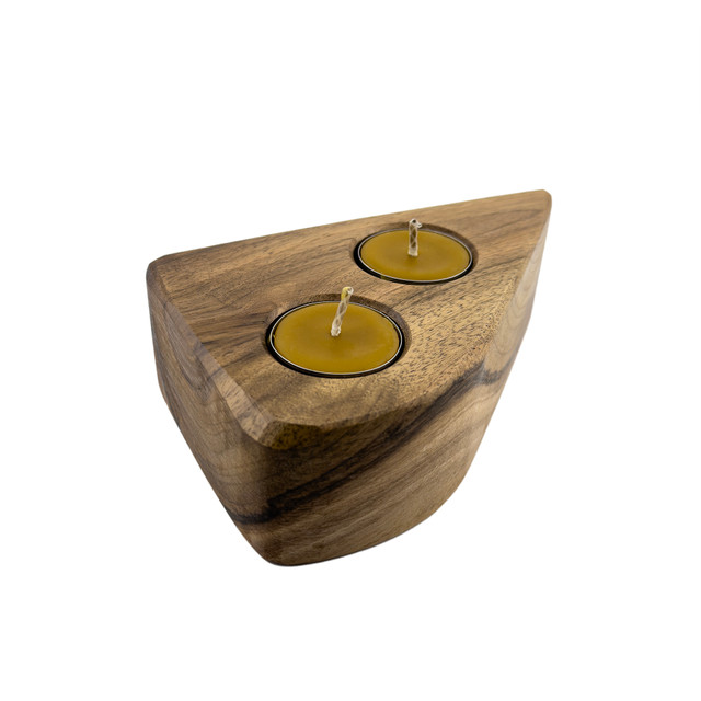 Drewniany świecznik na tealighty, orzech włoski, 15.6 cm x 10 cm, wosk pszczeli, unikatowy egzemplarz