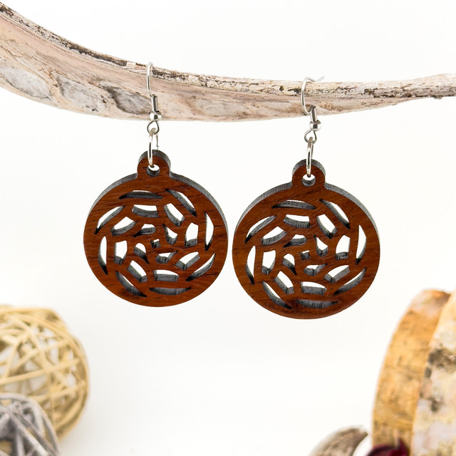 Kolczyki drewniane, drewno egzotyczne padouk, bigle ze stali chirurgicznej, projekt 16