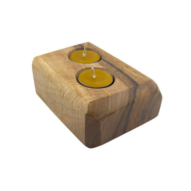 Drewniany świecznik na tealighty, orzech włoski, 13.3 cm x 10.8 cm, wosk pszczeli, unikatowy egzemplarz