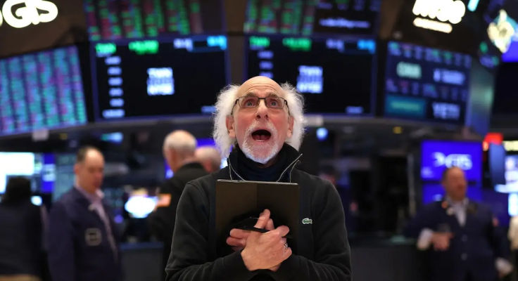 Where Smart Investors Find Growth Before the IPO