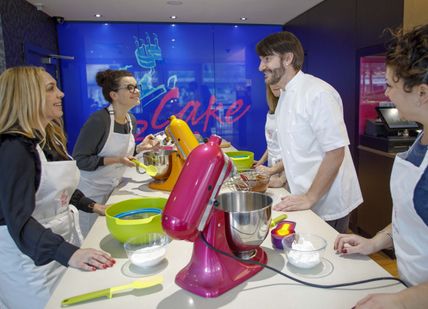An image of peopple in a baking class with Eric Lanlard