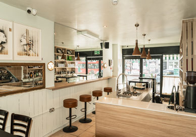 An image of the interior of the venue. Pizza Para
