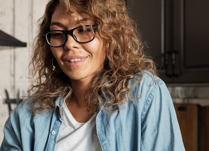 An image of a woman drinking wine, Online Wine Class. Rafael De Lima