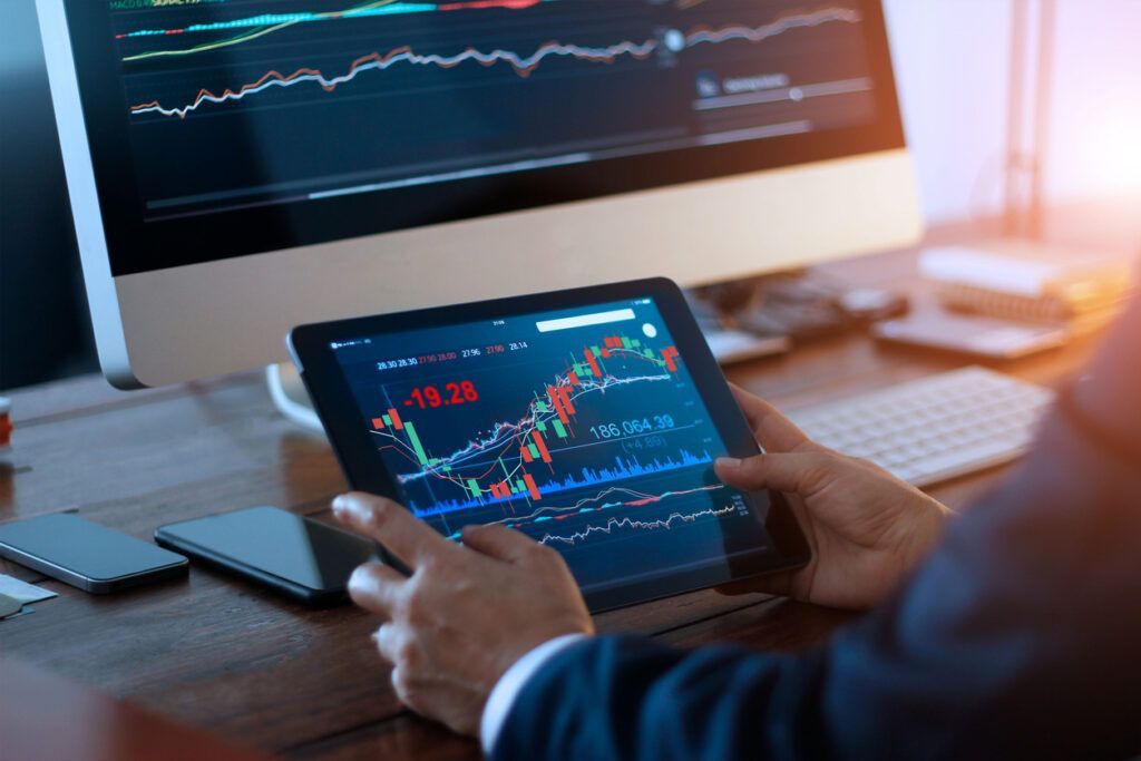 Businessman-trading-forex-using-tablet-and-computer-1024x683.jpg