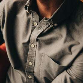 fit model wearing The Jack in Smoke Oxford, chest detail