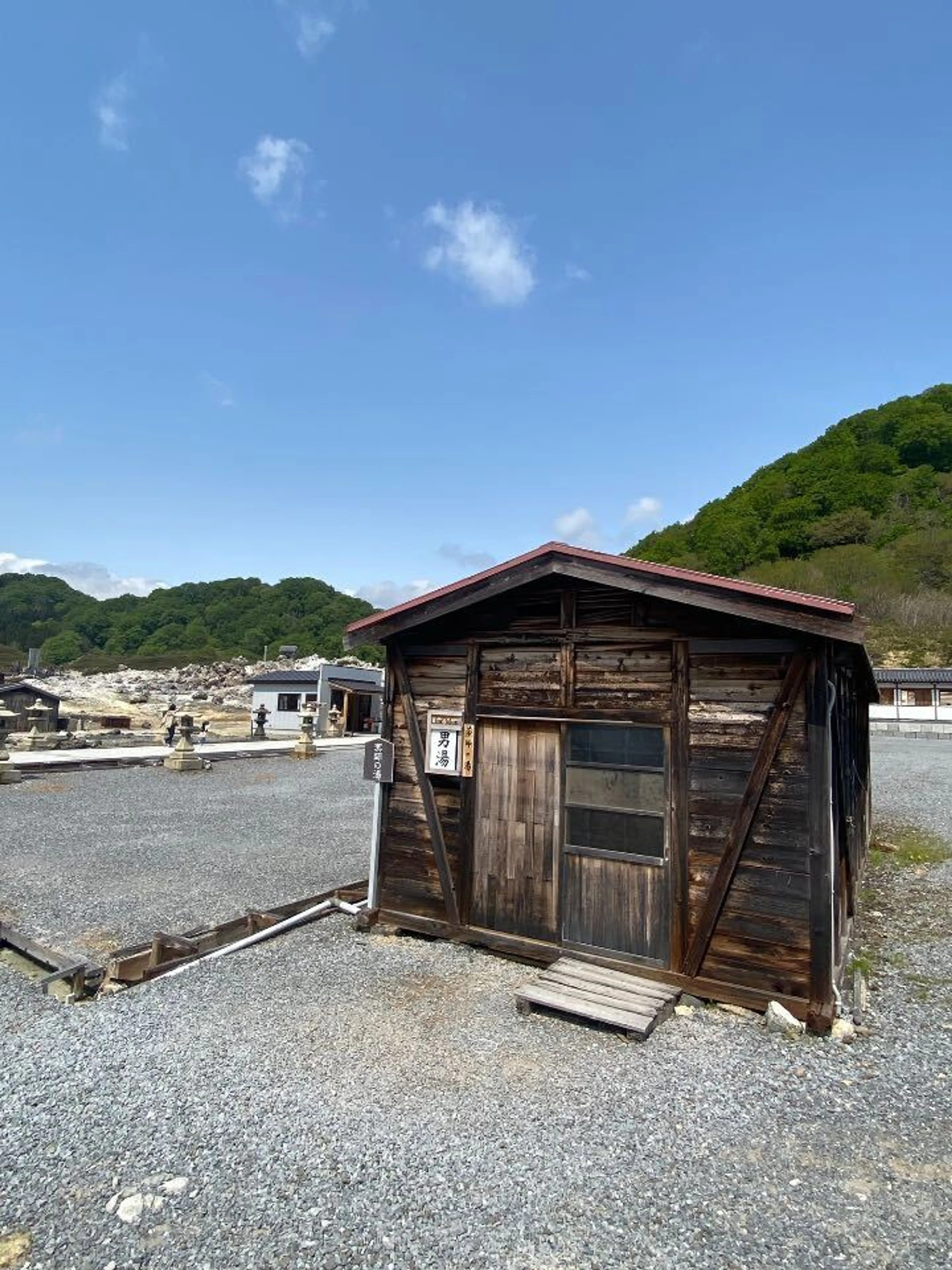 なんで境内に温泉があるんだよ。教えはどうなってんだ教えは！