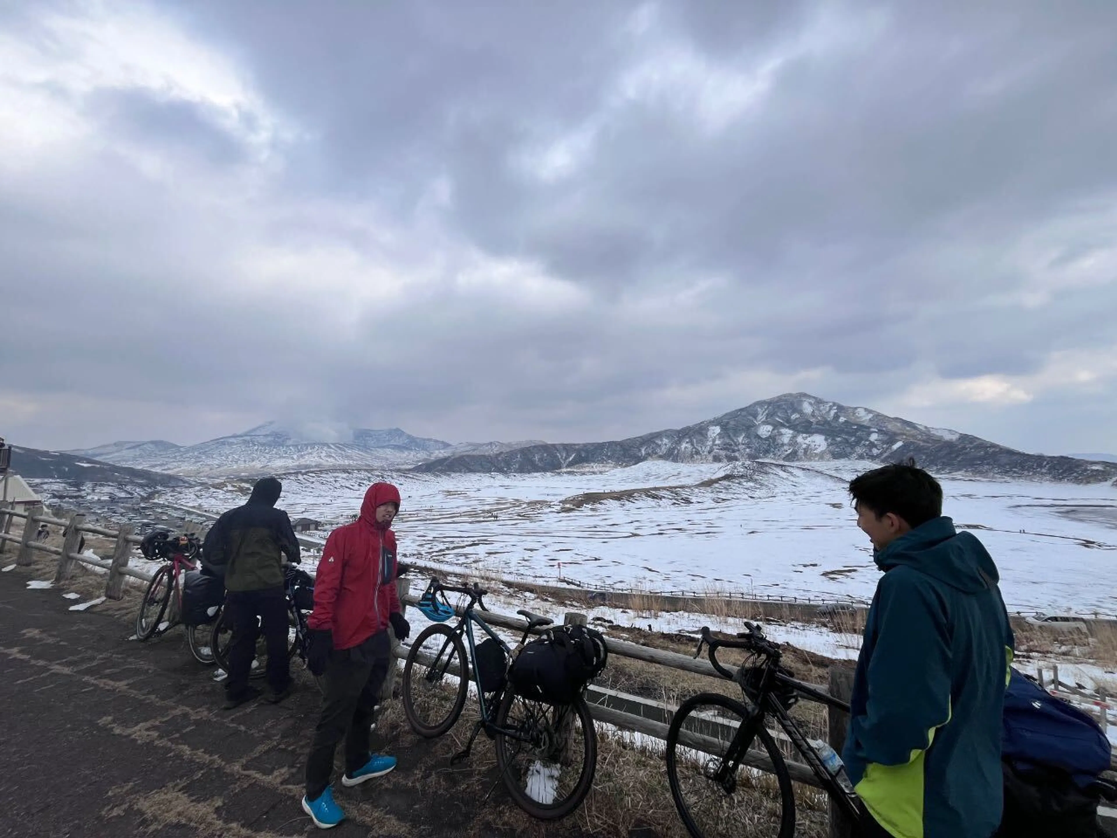 頂上は雪ゲシキ