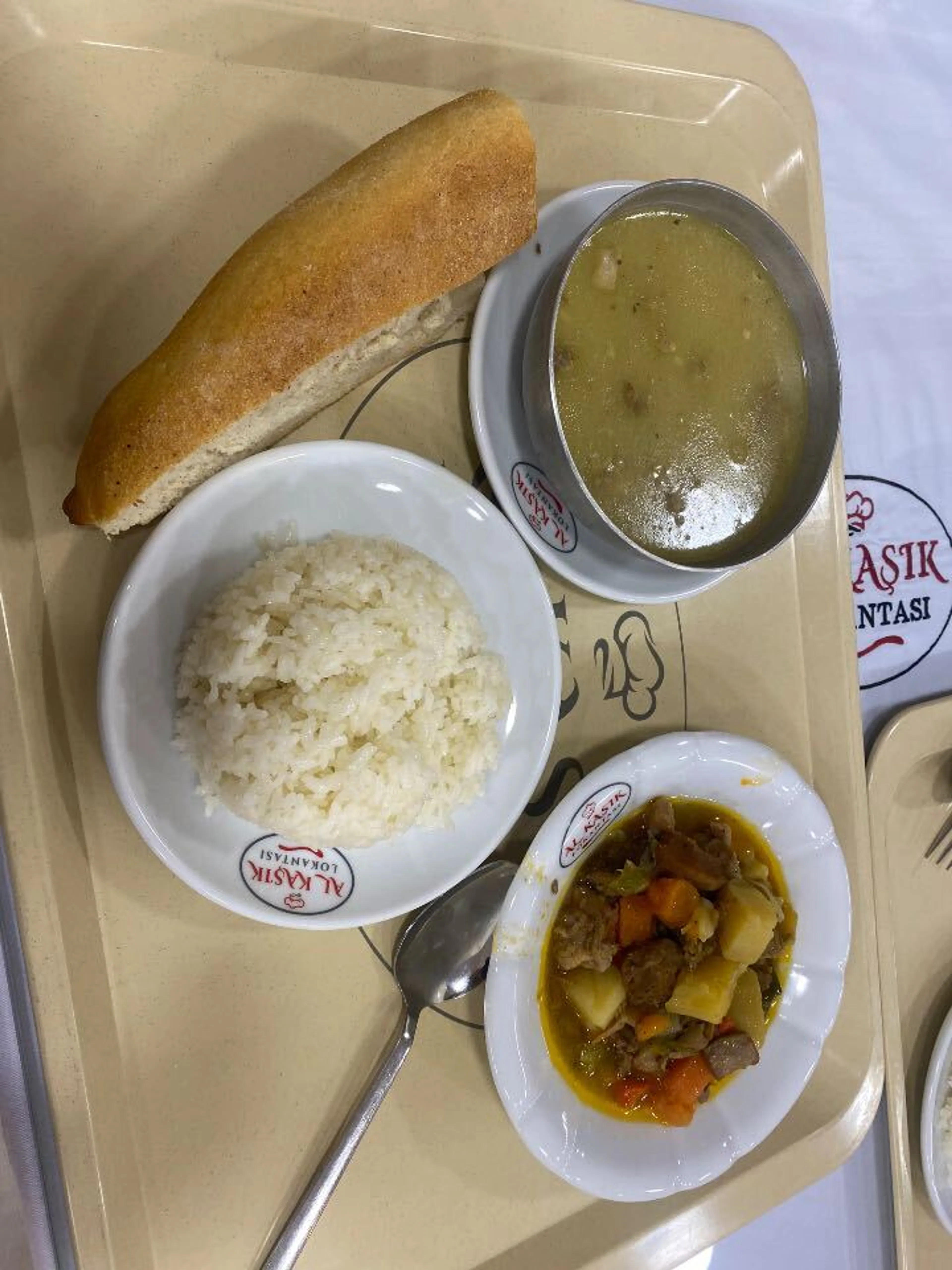 3000円，先行きが不安に．