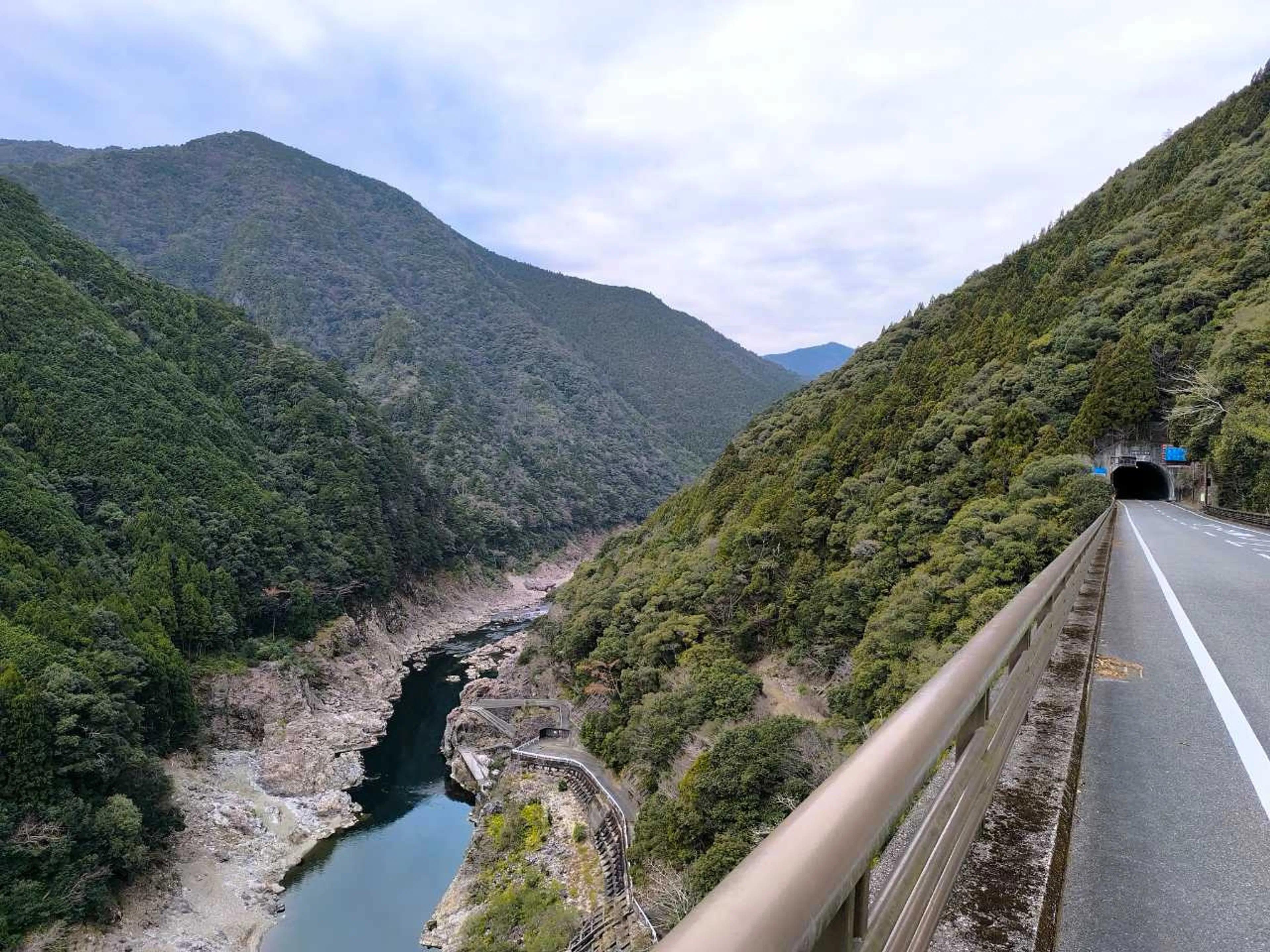 十津川を通る