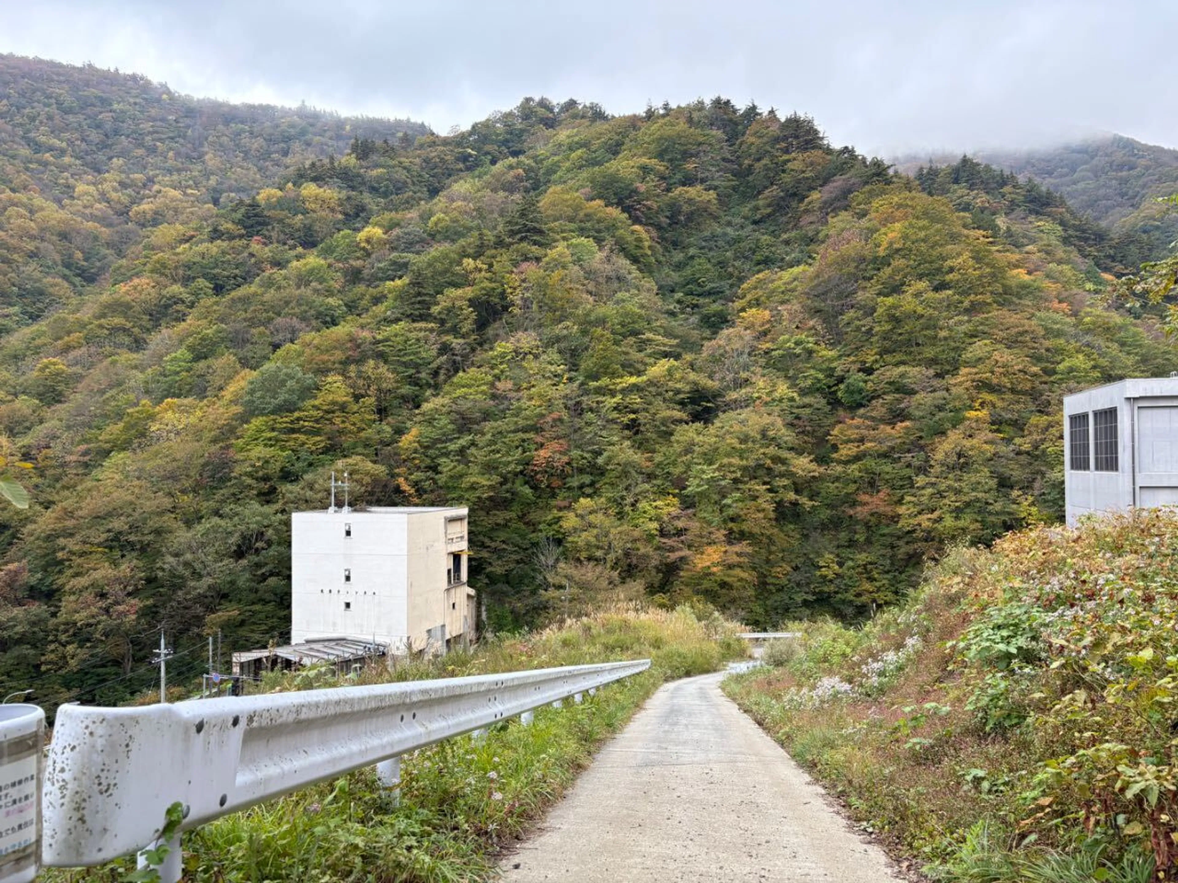 一つ目、栗子隧道。姥湯温泉に行く道から逸れる。
