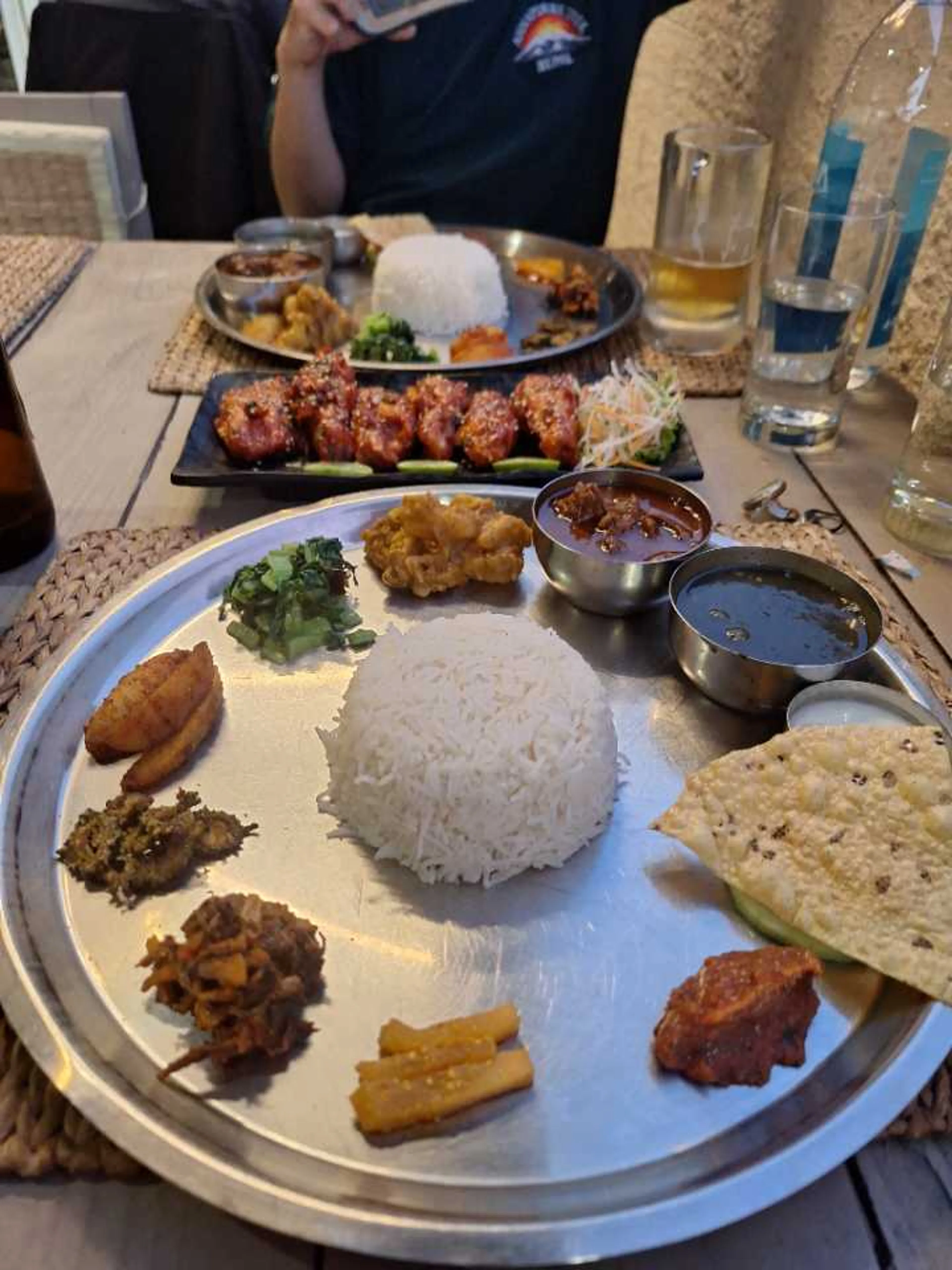 高級レストランでネパール料理納め。