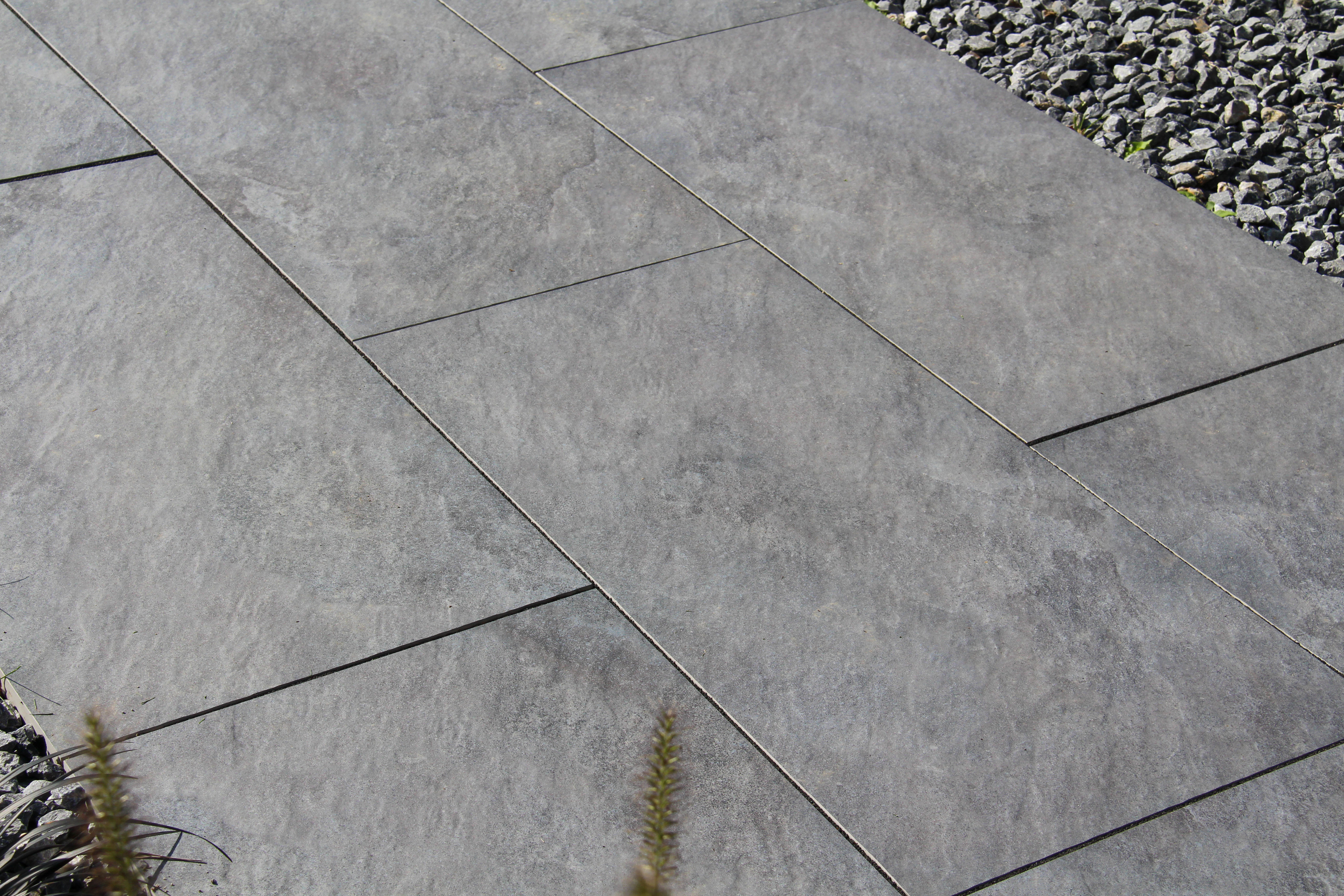 Halfsteens legverband met terrastegels