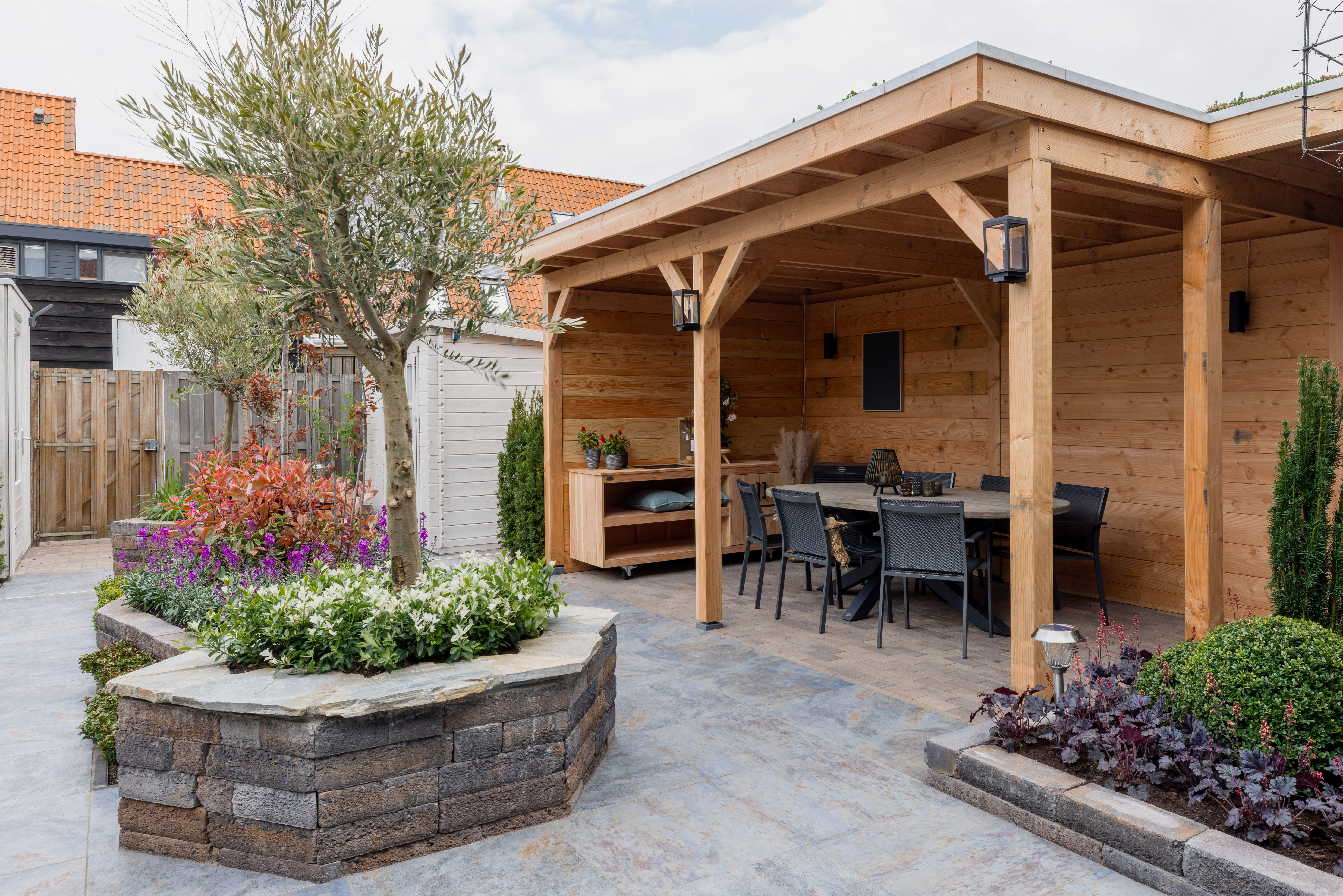 Keramische terrastegels in verschillende kleuren, diktes en structuren