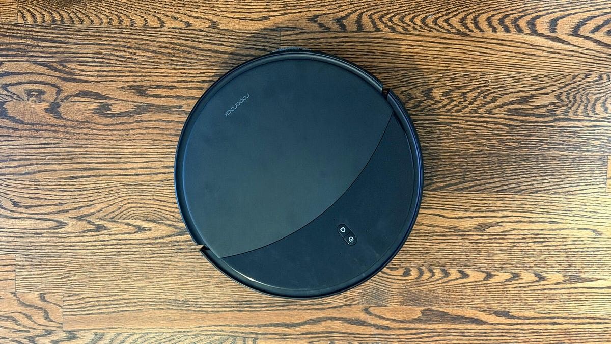 Roborock Saros 20 Review: A Decade-Ready Robot Vacuum That Excels on Medium-Pile Carpet