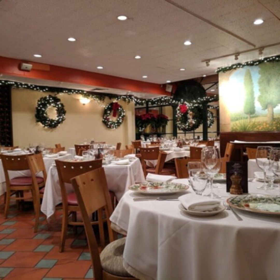 JG Melon, New York, NY, Seen On Best Thing I Ever Ate