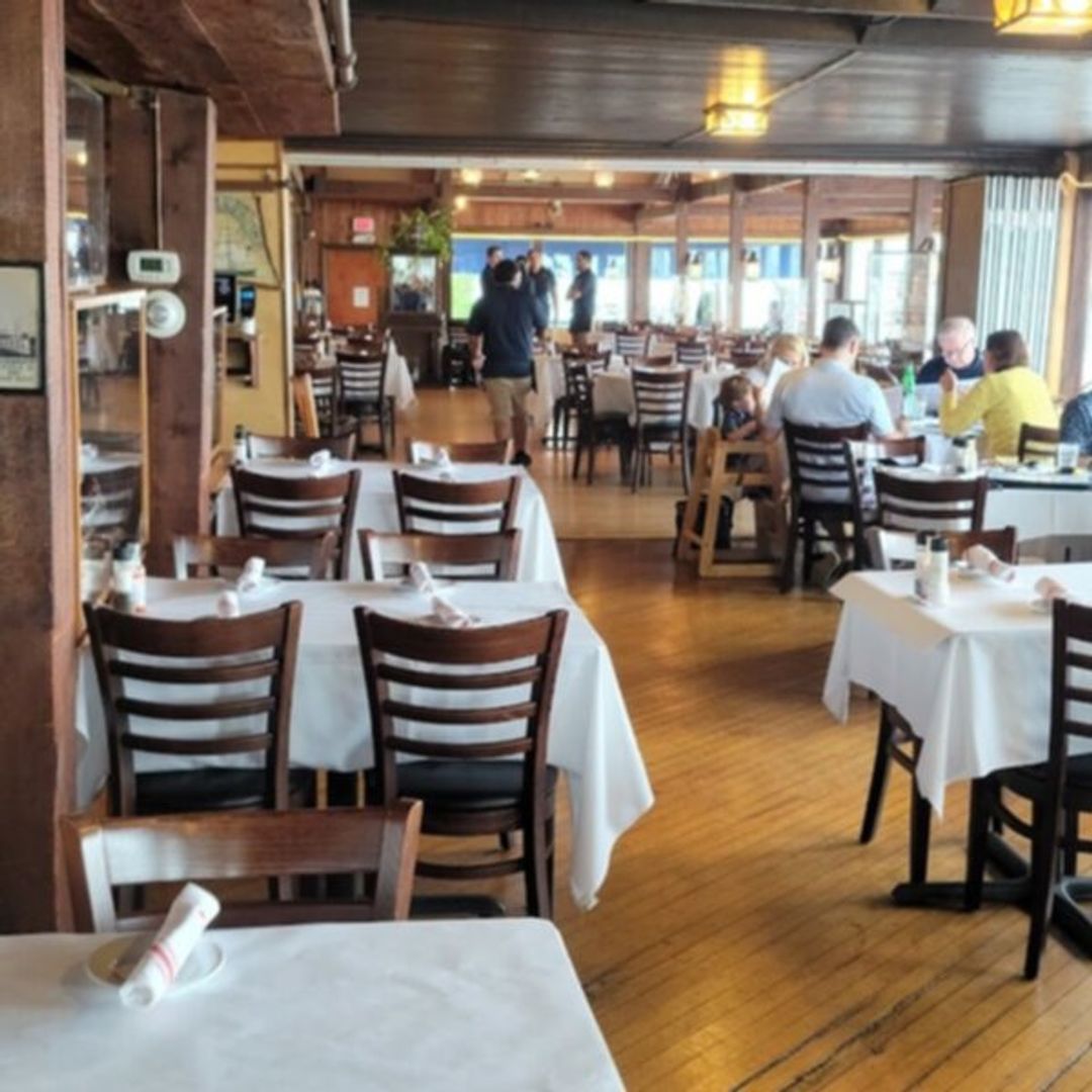 Bahrs Landing Famous Seafood Restaurant & Marina